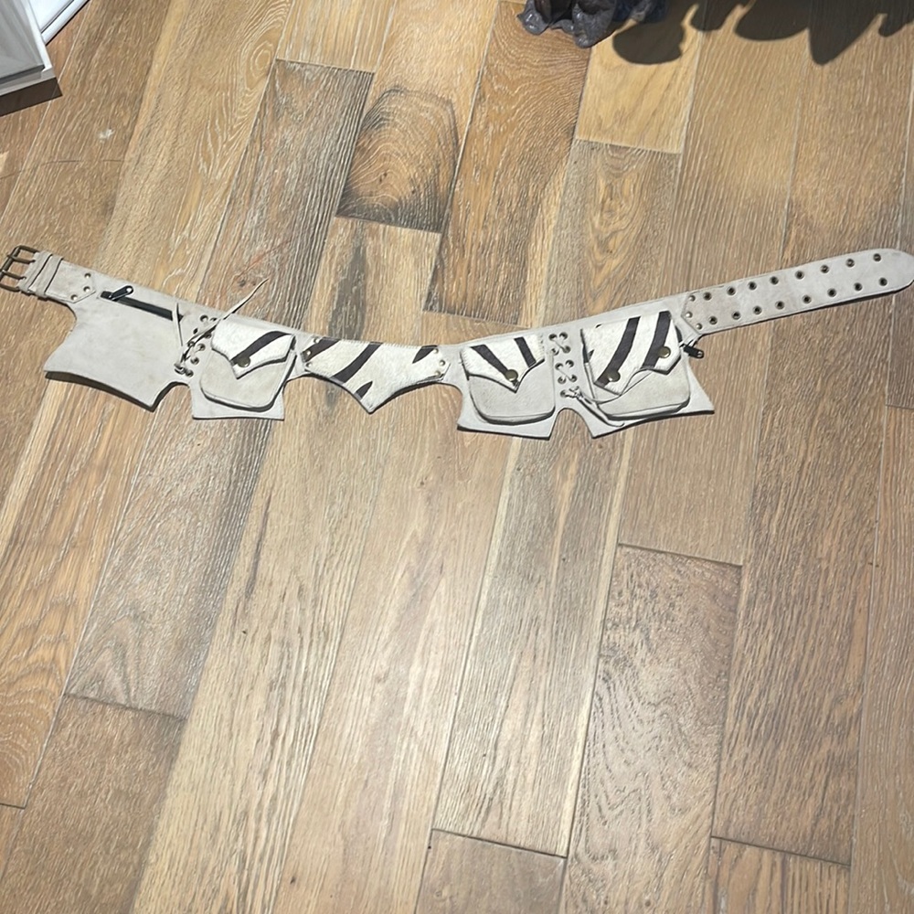 Belt with multi pockets